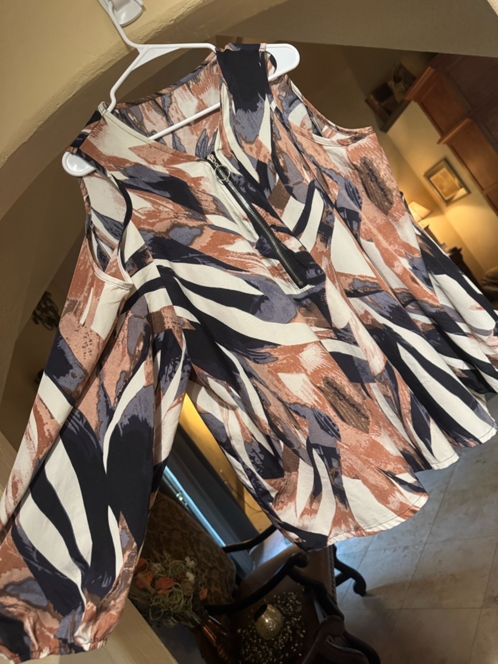 SHEIN Multi-Color Abstract Zip-Front Cold-Shoulder Tank - Picture 2 of 4